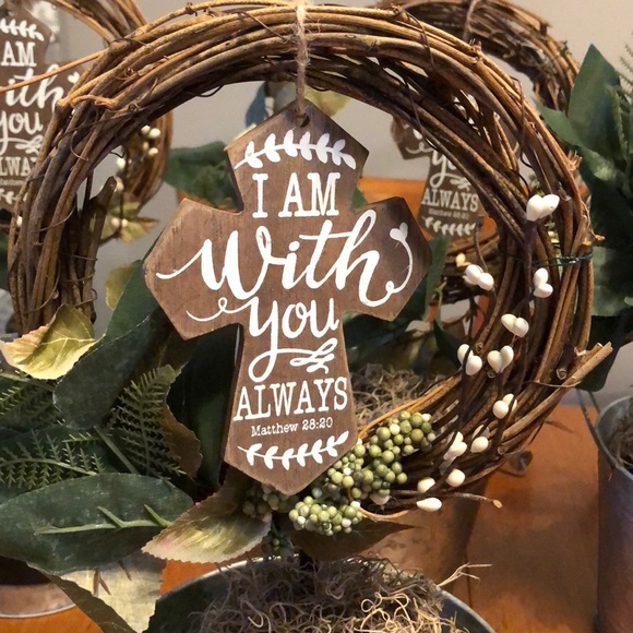 Centerpiece floral arrangement rustic green white - Picture 7 of 8